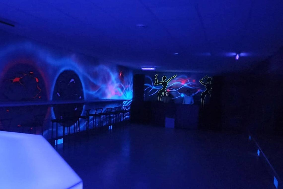 Сьогодні відкриття нового нічного клубу "GALAXY" в Коростені: запальні коктейлі та ритмічна музика (ВІДЕО)