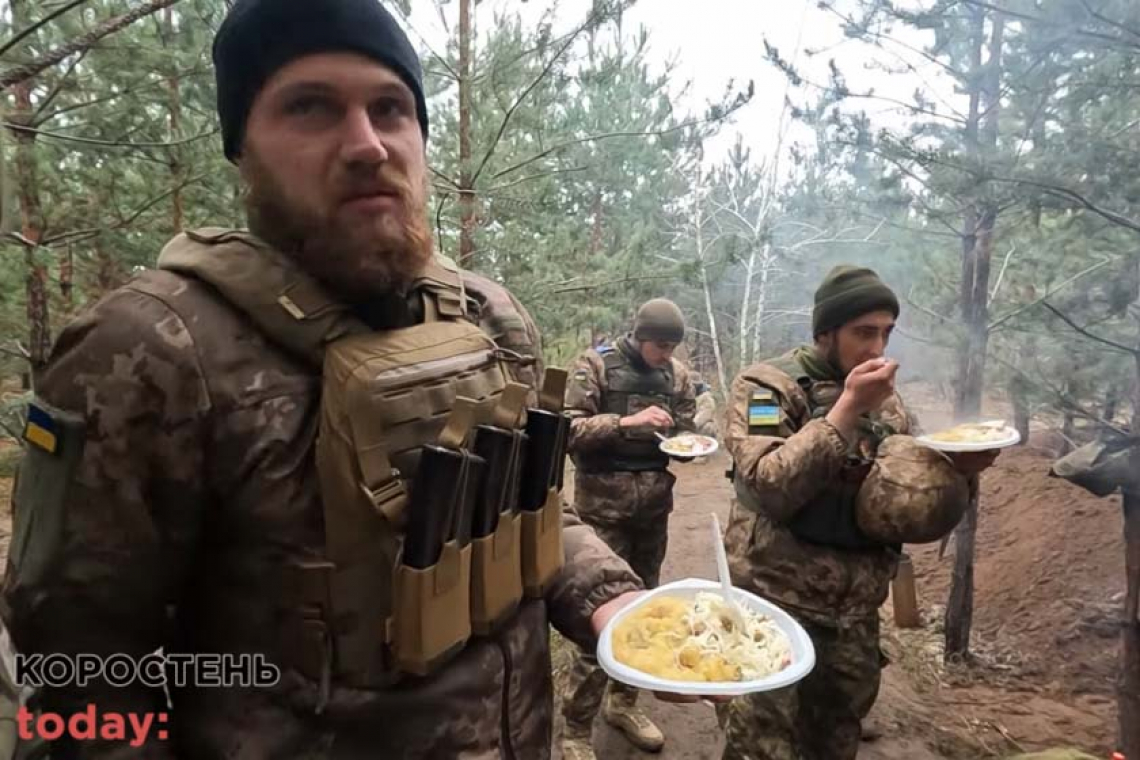 Артилеристи житомирської десантної бригади показали, як харчуються на війні ▶️ВІДЕО