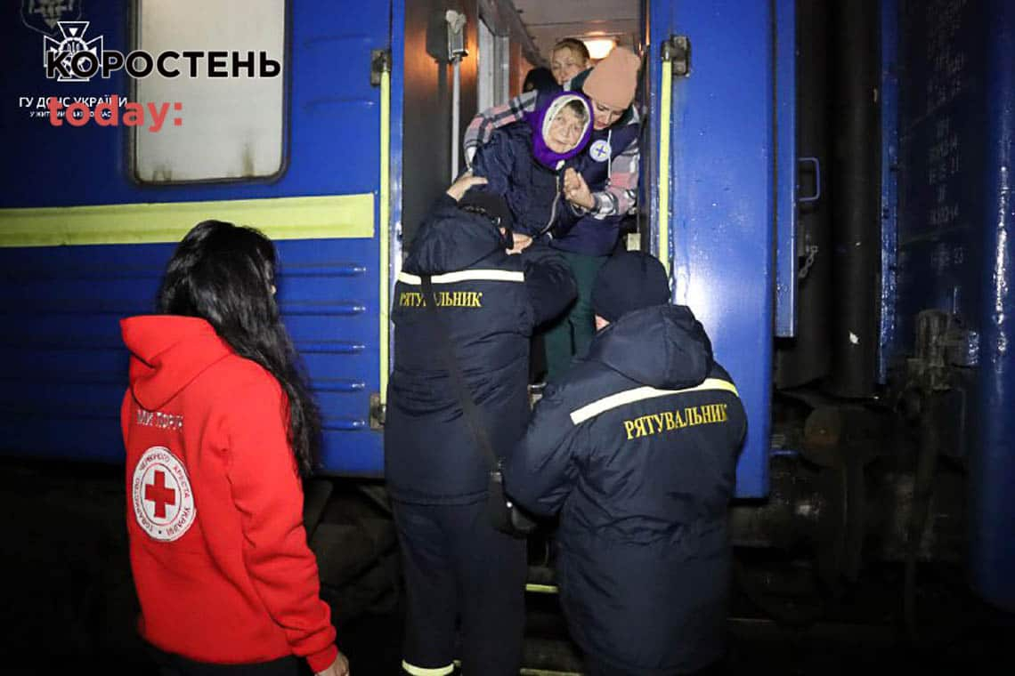 До Житомирщини прибув евакуаційний потяг: людей розселять у Коростенському та Бердичівському районах