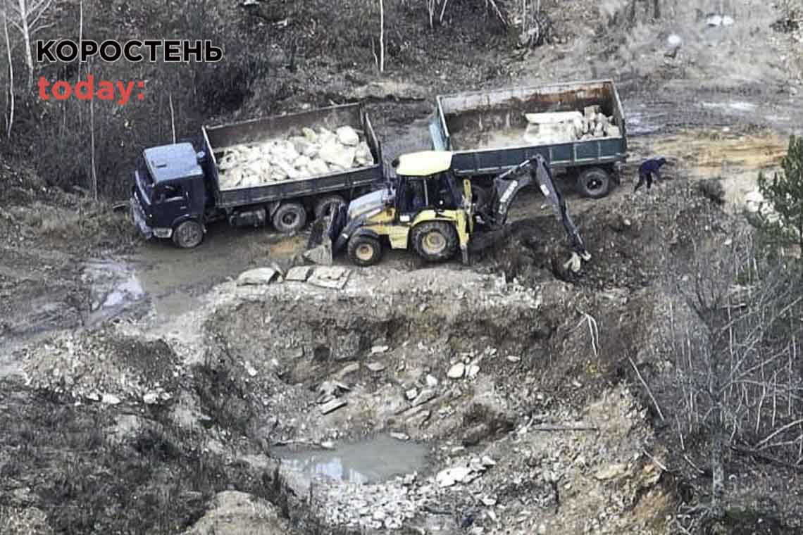 Виявили за допомогою дрона: прикордонники на Олевщині затримали ділків, що видобували камінь-пісковик