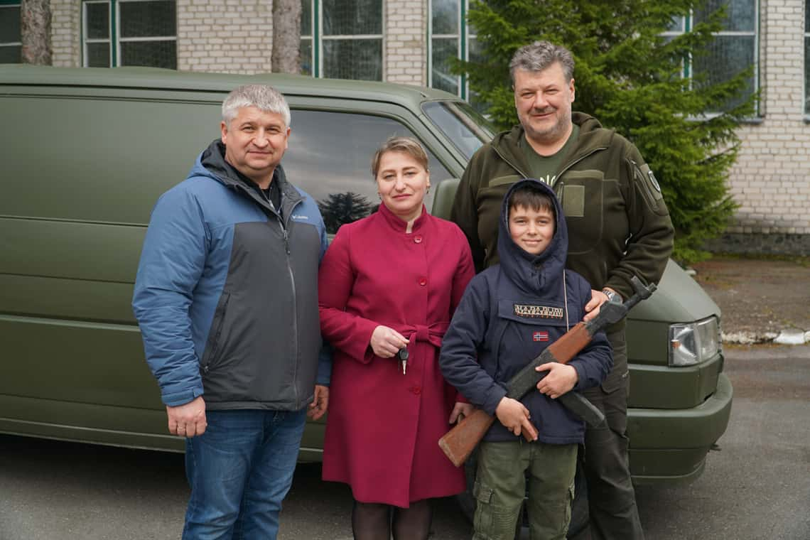 Придбали авто та передали на фронт - Олевська громада вчергове підтримала одного із воїнів-земляків