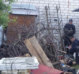 Тіло закопав у дворі та прикидав сміттям - на Житомирщині 42-річний чоловік вбив гостя викруткою