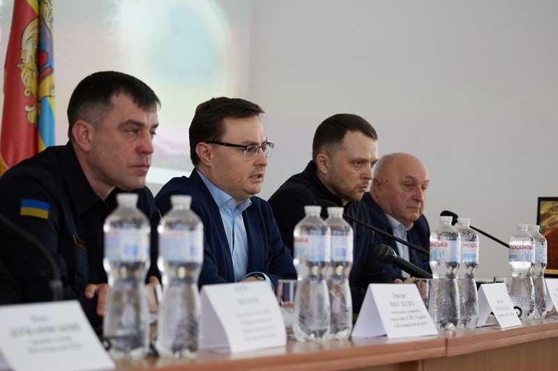 nagpozh160425 3